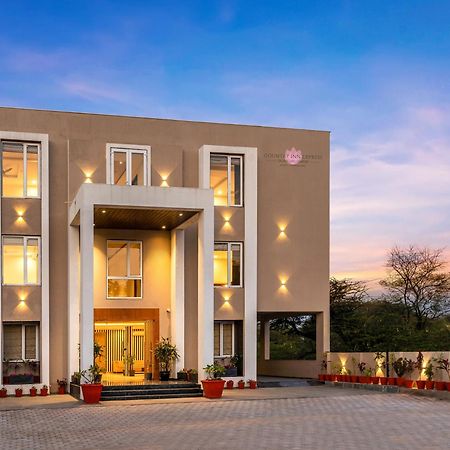 Seasons Sajjangarh Hotel Udaipur Exterior photo