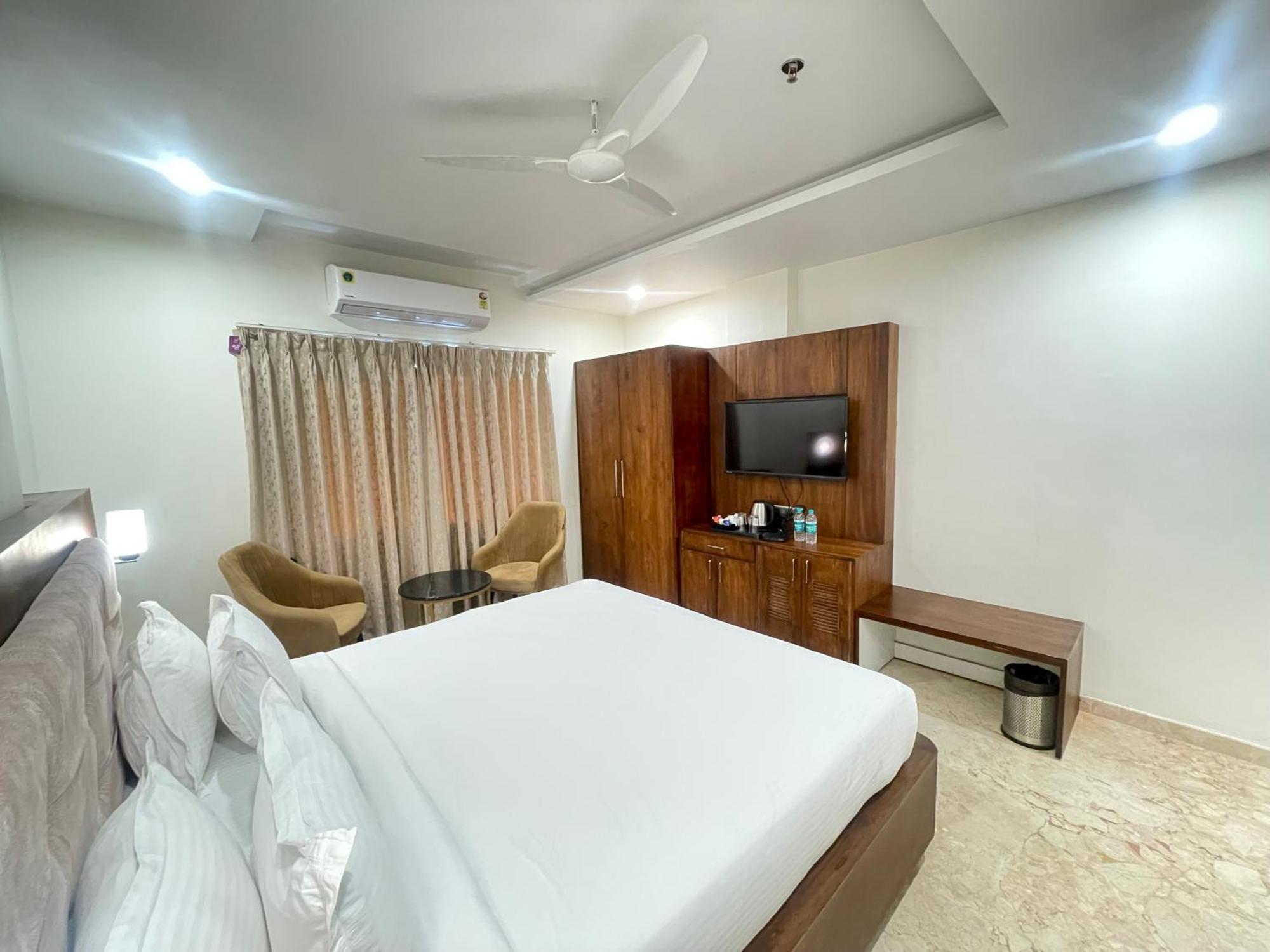 Seasons Sajjangarh Hotel Udaipur Exterior photo