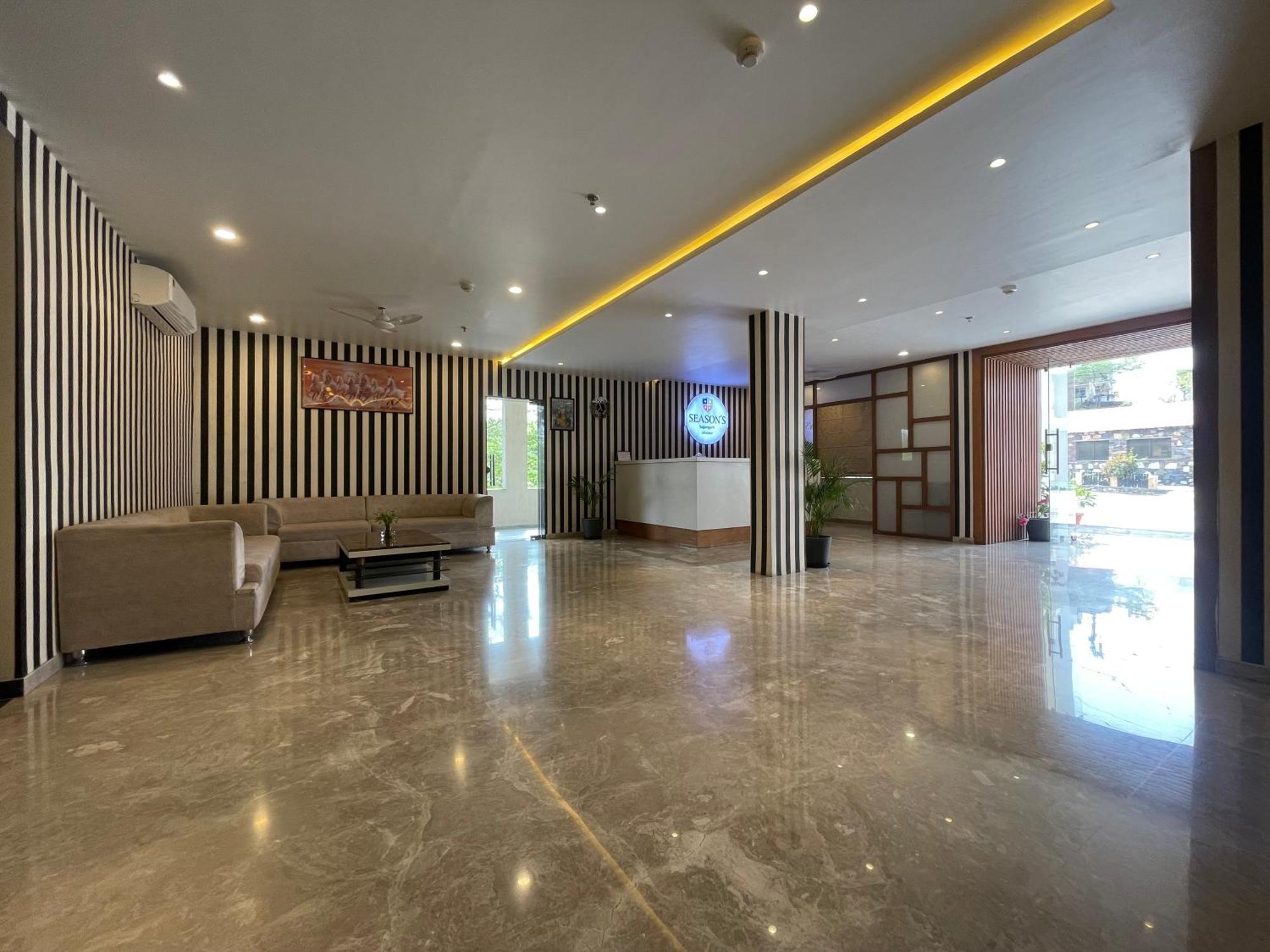 Seasons Sajjangarh Hotel Udaipur Exterior photo