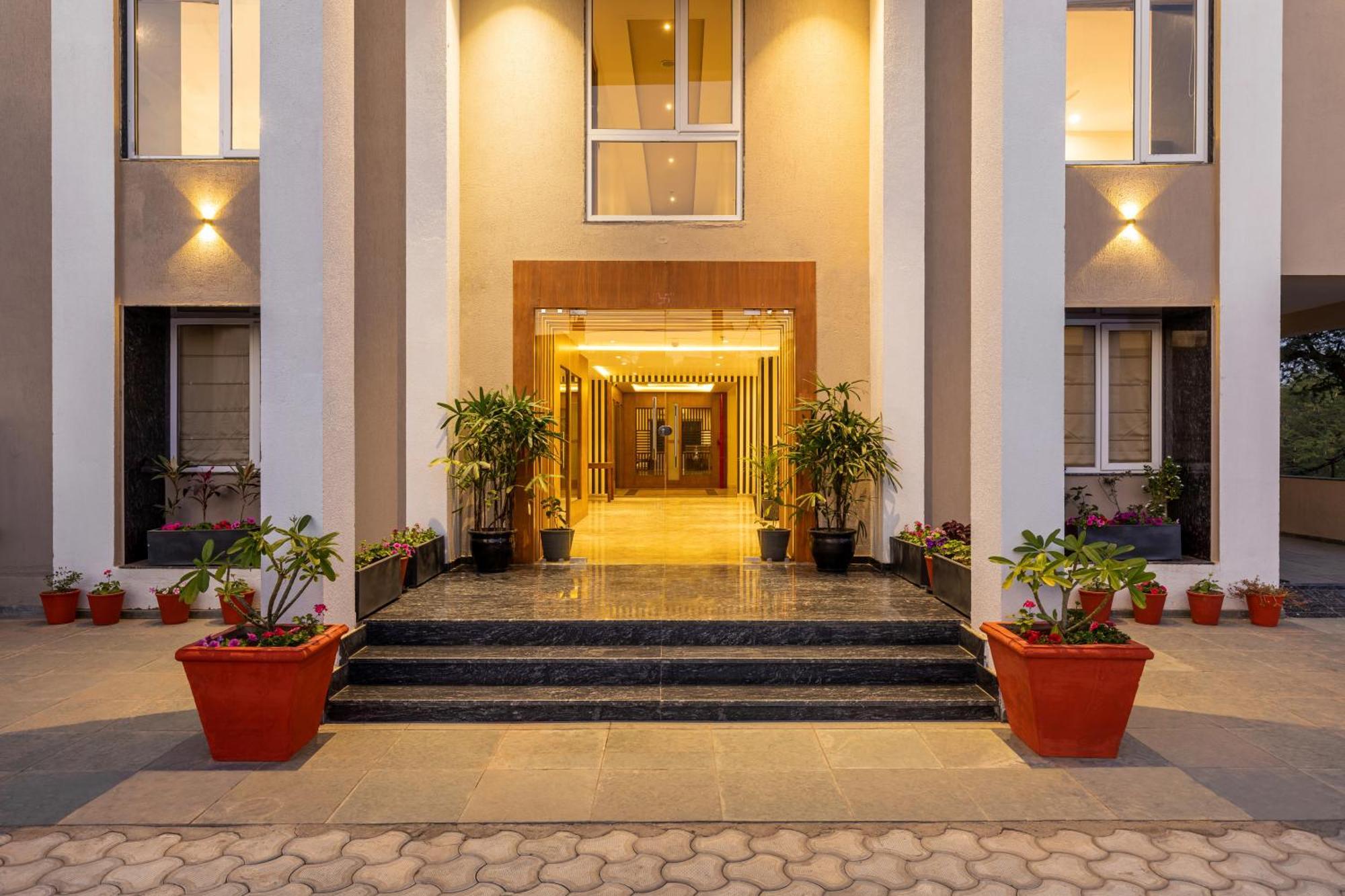 Seasons Sajjangarh Hotel Udaipur Exterior photo