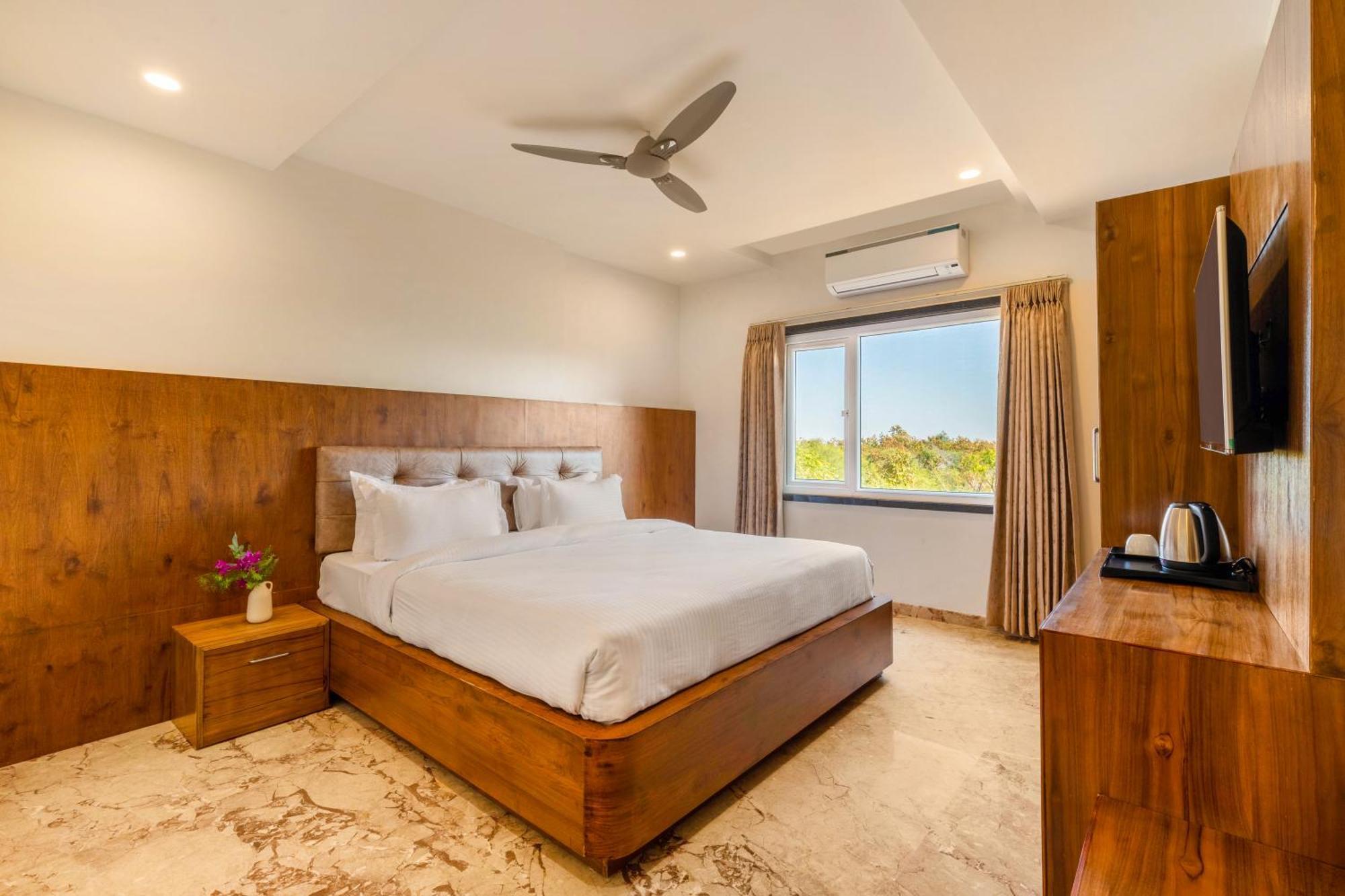 Seasons Sajjangarh Hotel Udaipur Exterior photo